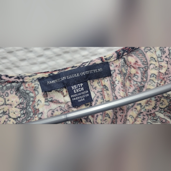 Paisley Print Women's Top Missing Clasp as shown In Pictures - Picture 2 of 8